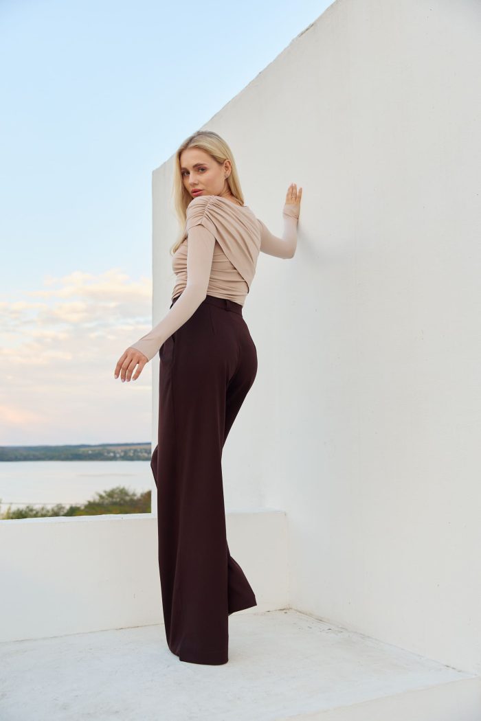 IMG_2713 Лонгслів skims зі зборкою на плечі жіночий беж Фото - 5