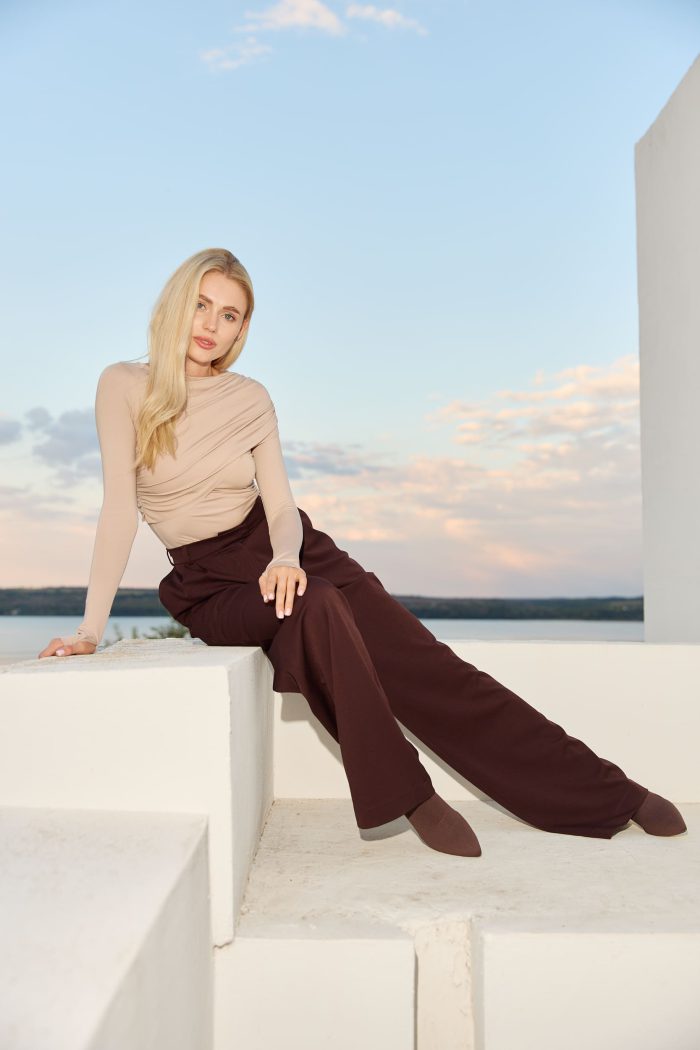 IMG_2720 Лонгслів skims зі зборкою на плечі жіночий беж Фото - 2