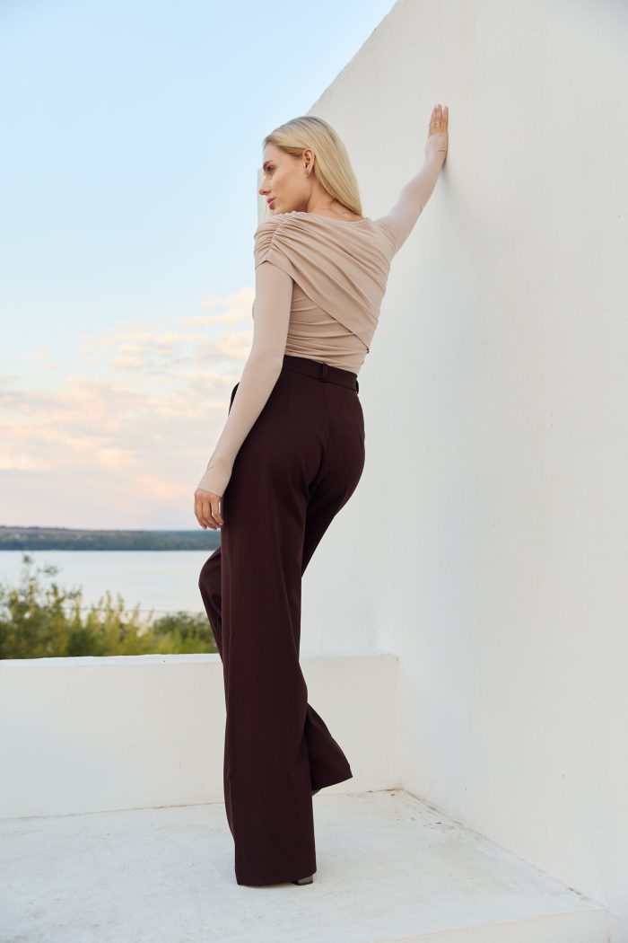 IMG_2739 Лонгслів skims зі зборкою на плечі жіночий беж Фото - 3