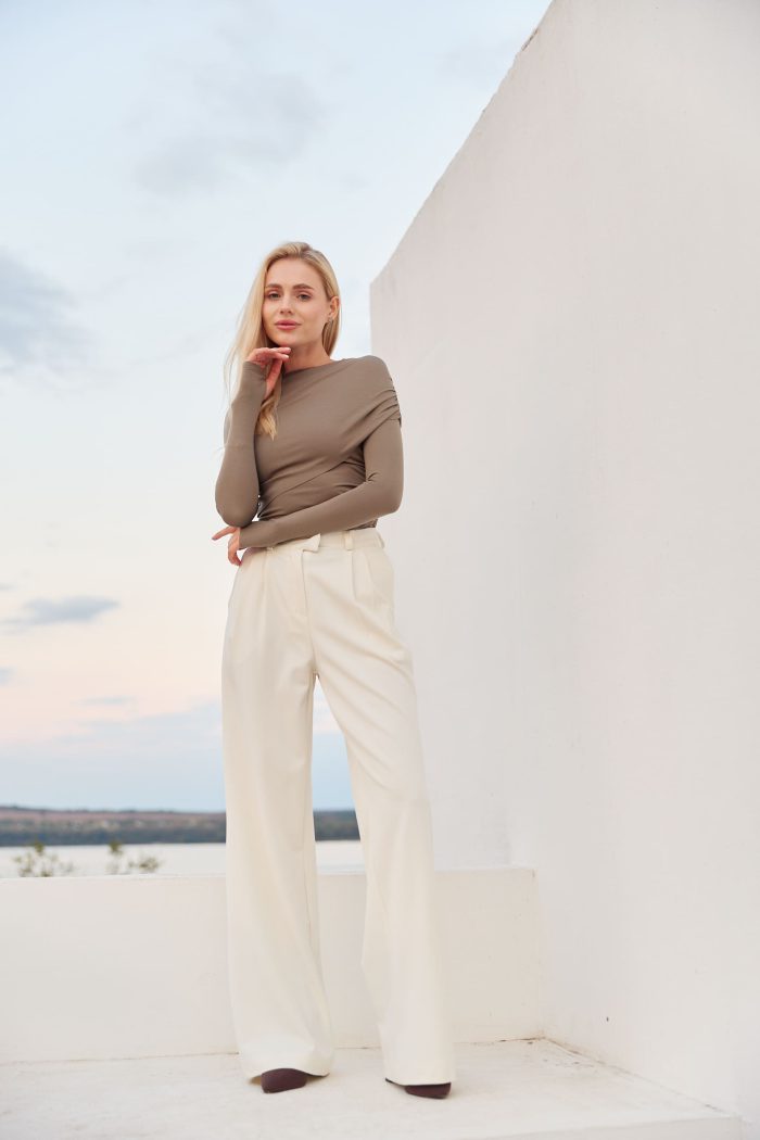 IMG_2790 Лонгслів skims зі зборкою на плечі жіночий олива Фото - 5