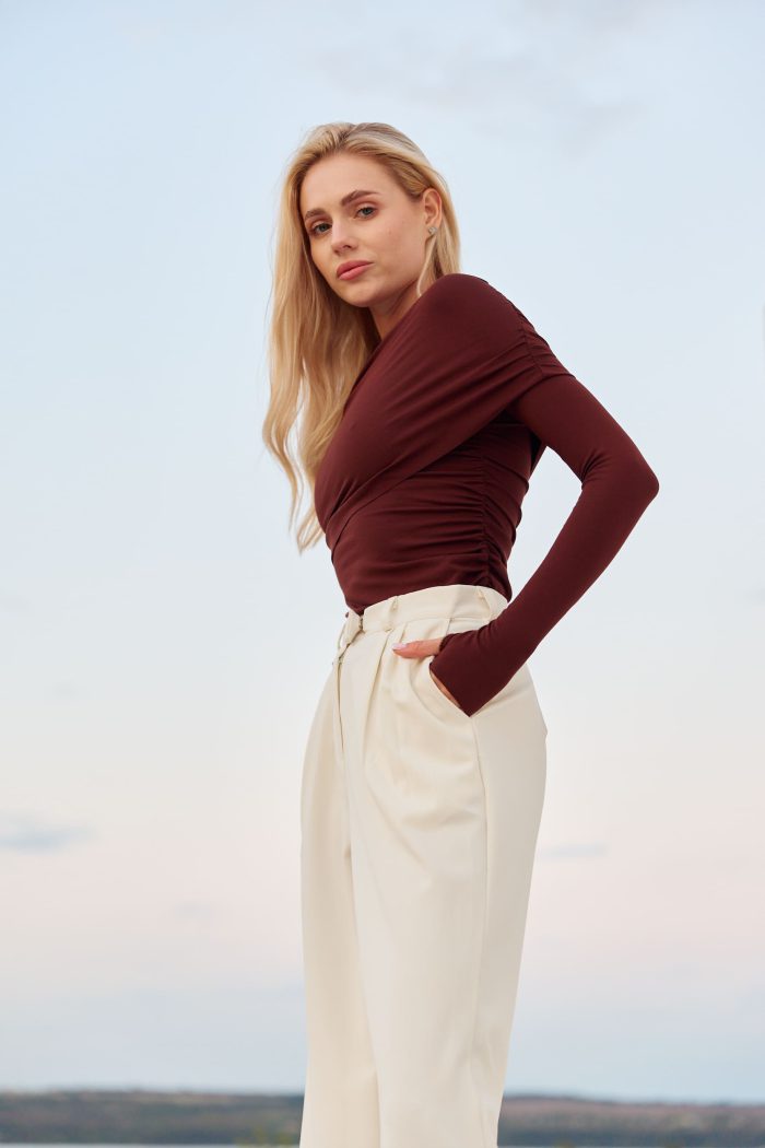 IMG_2827 Лонгслів skims зі зборкою на плечі жіночий шоколад Фото - 4