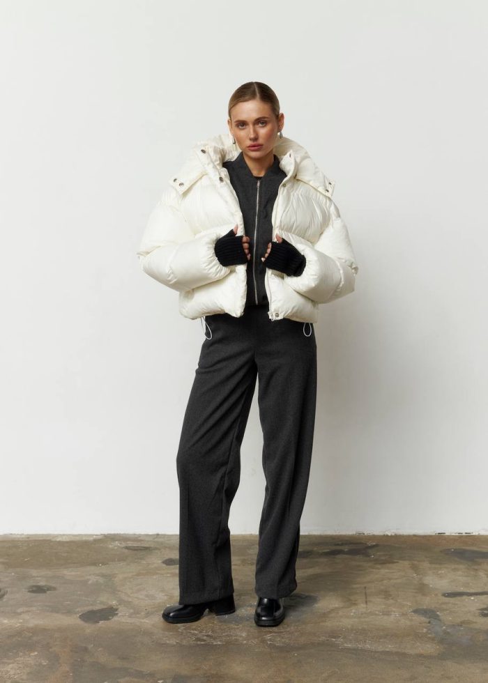 Пуховик жіночий вкорочений молочний Фото - 2