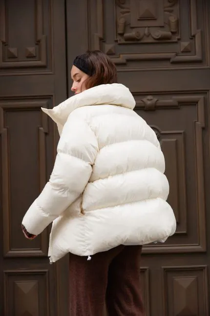 Пуховик зимовий жіночий молочний