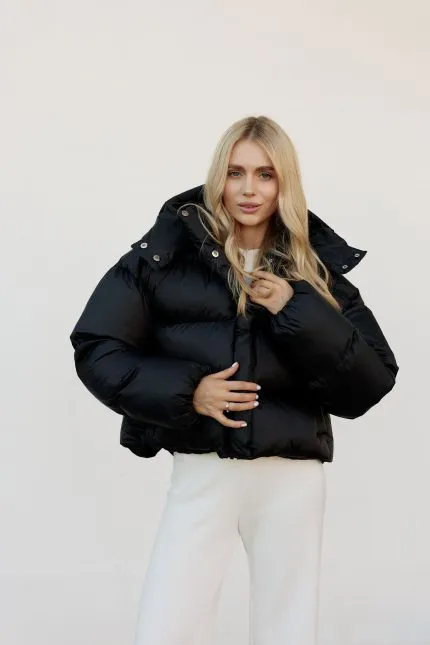 Пуховик жіночий вкорочений чорний
