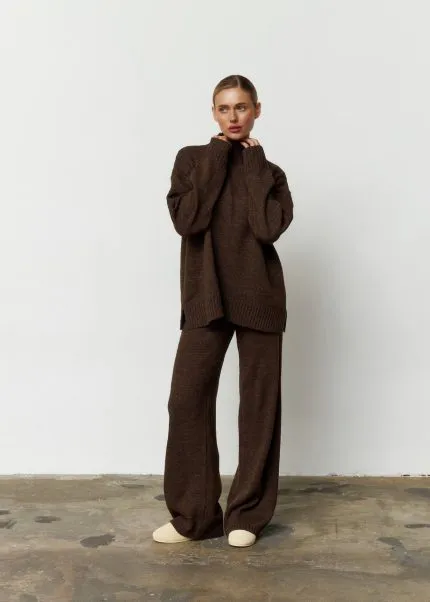 Костюм в’язаний зі штанами та кофтою під горло шоколад