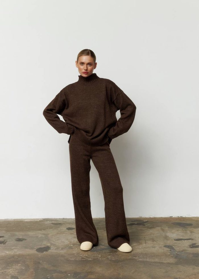 Костюм в’язаний зі штанами та кофтою під горло шоколад Фото - 5