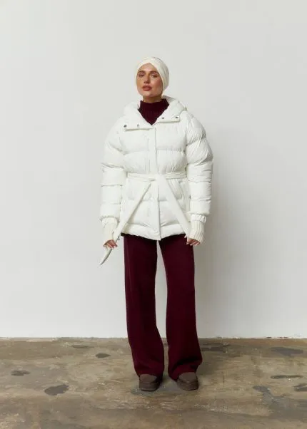 Пуховик з поясом жіночий молочний