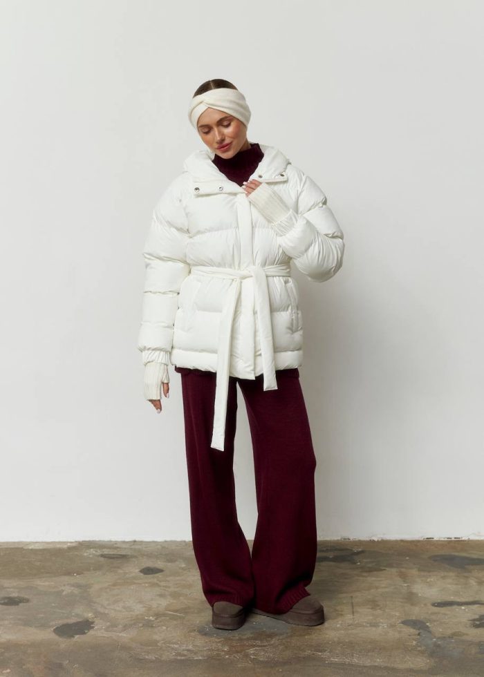 Пуховик з поясом жіночий молочний Фото - 4