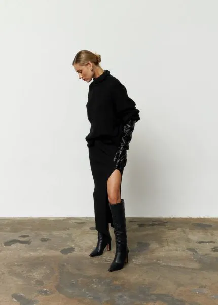 Комплект вʼязаний під горло зі спідницею чорний