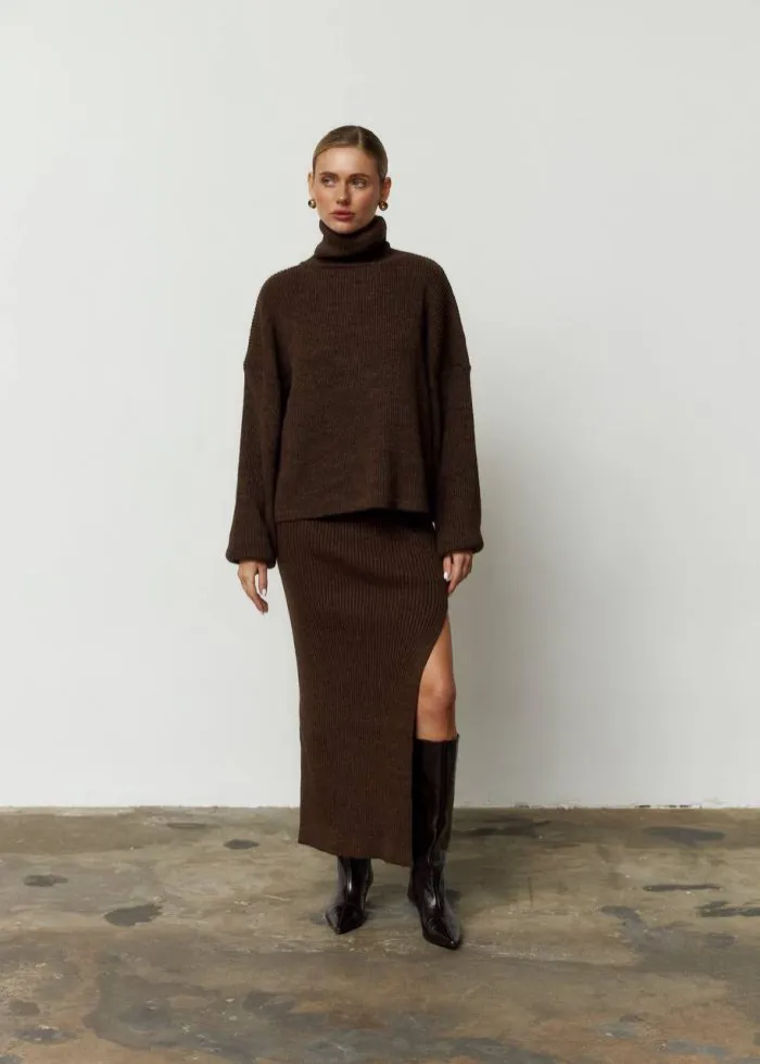 Комплект вʼязаний під горло зі спідницею шоколад Фото - 1