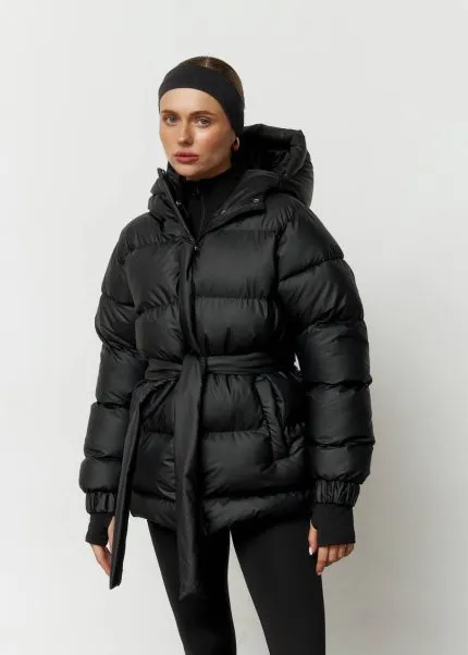 Пуховик з поясом жіночий чорний