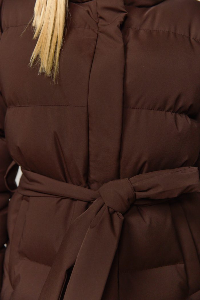 Пуховик з поясом матовий жіночий шоколад Фото - 2