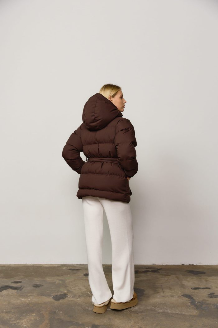 IMG_3588 Пуховик з поясом матовий жіночий шоколад Фото - 3
