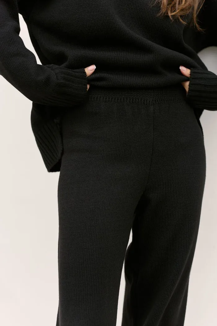 Костюм в’язаний зі штанами та кофтою під горло чорний Фото - 3