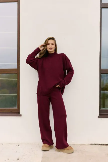 Костюм в’язаний зі штанами та кофтою під горло бордо
