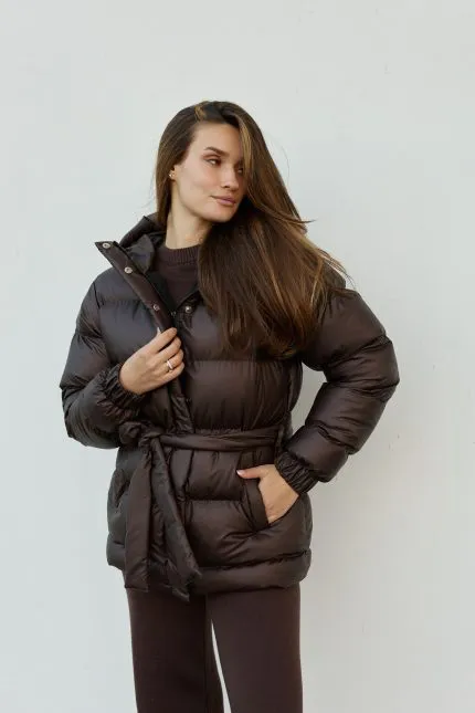 Пуховик з поясом жіночий шоколад