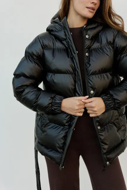 Пуховик з поясом жіночий чорний