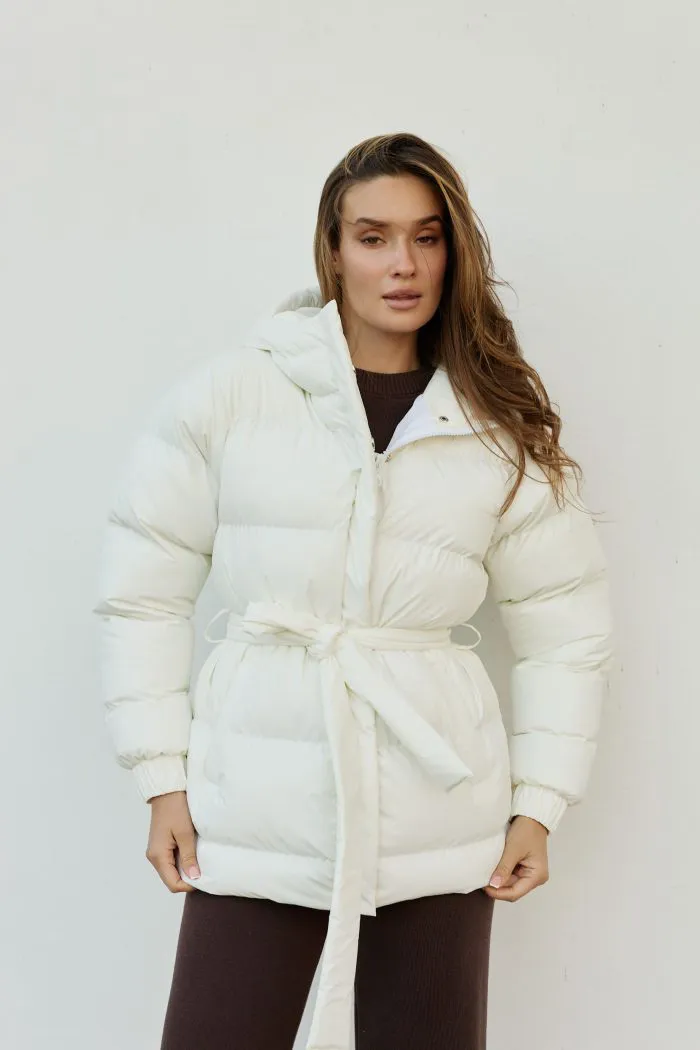Пуховик з поясом жіночий молочний Фото - 5