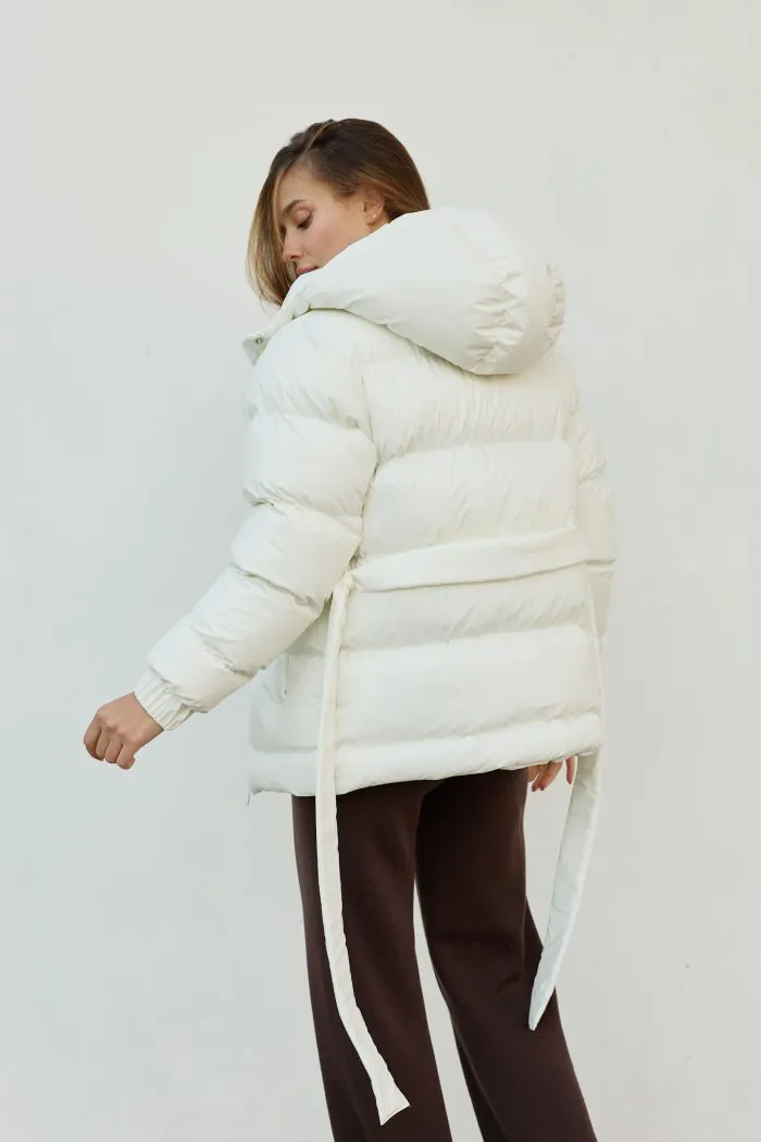 Пуховик з поясом жіночий молочний Фото - 3