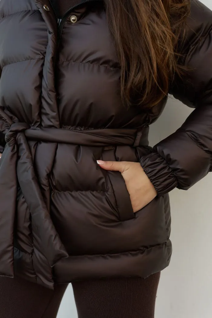 Пуховик з поясом жіночий шоколад Фото - 4