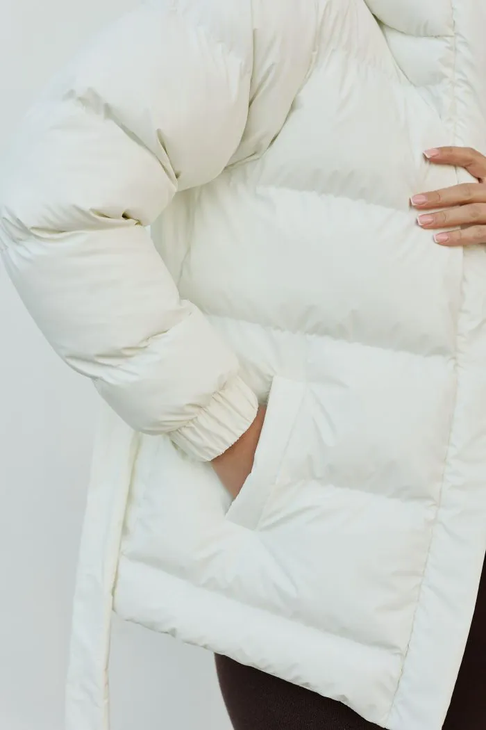 Пуховик з поясом жіночий молочний Фото - 2