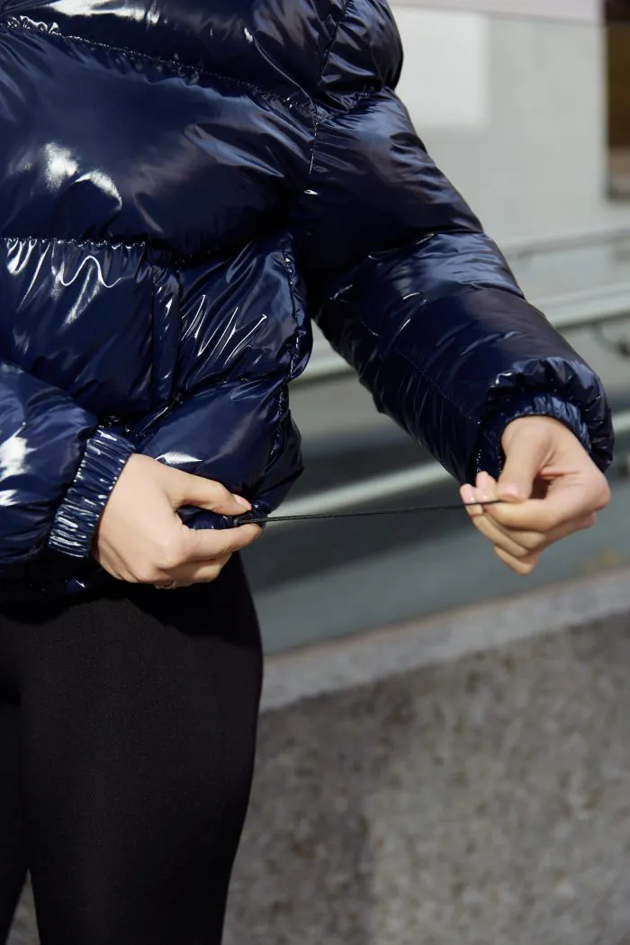 Пуховик жіночий з лакової тканини синій Фото - 3