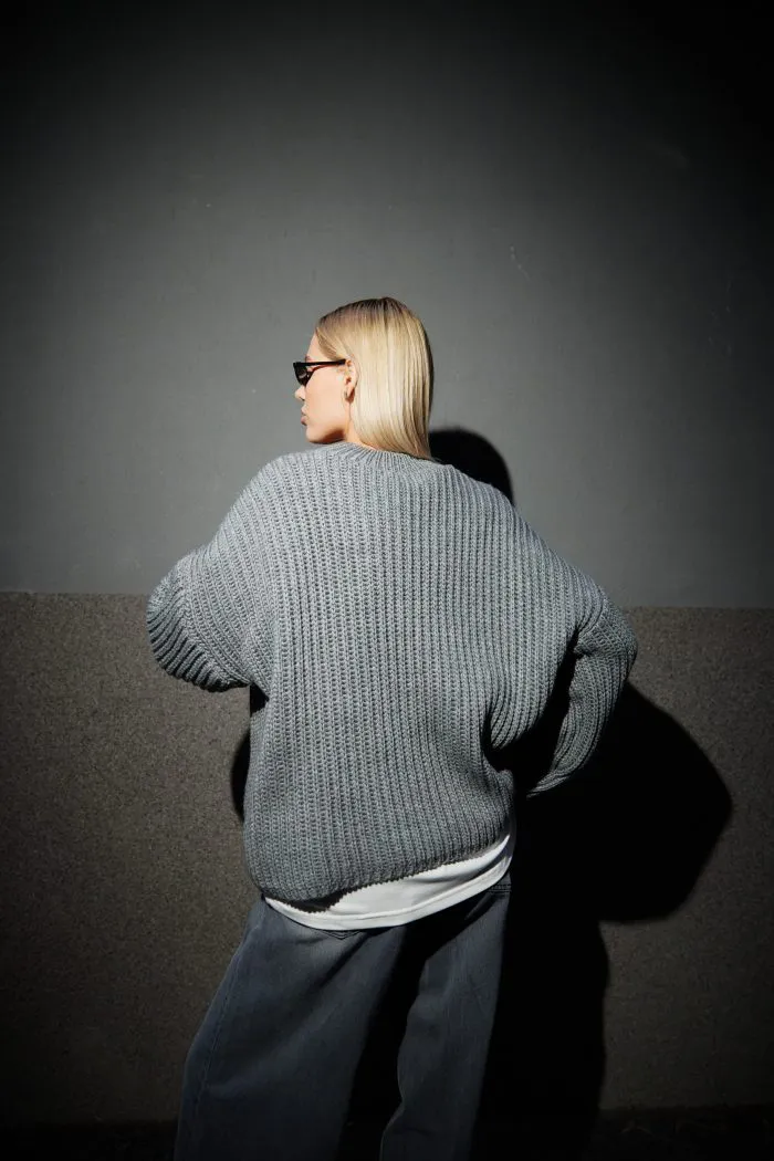 Вʼязаний светр oversize жіночий сірий Фото - 3