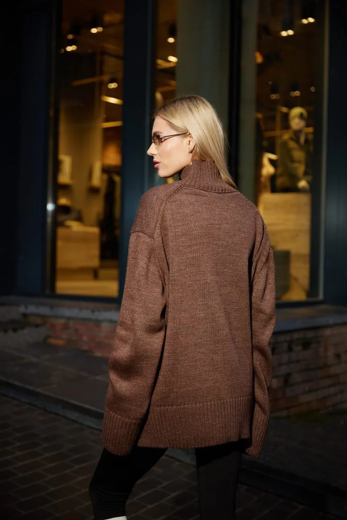 Вʼязаний светр oversize під горло жіночий шоколад Фото - 4