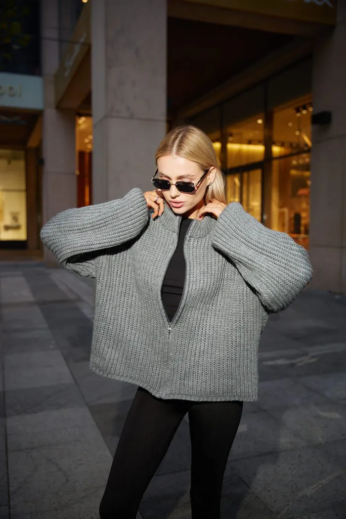 Вʼязаний светр oversize на блискавці жіночий сірий Фото - 3