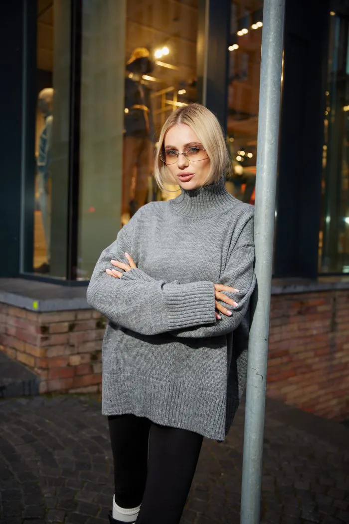 Вʼязаний светр oversize під горло жіночий сірий Фото - 5
