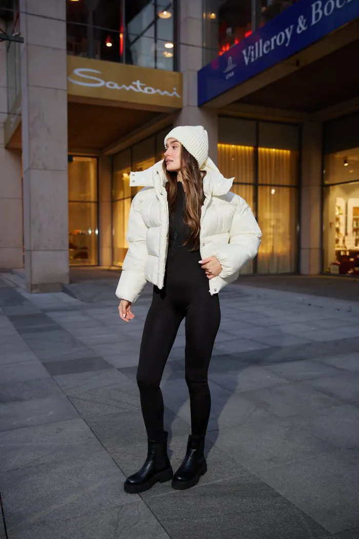 Шапка жіноча молочна Фото - 4