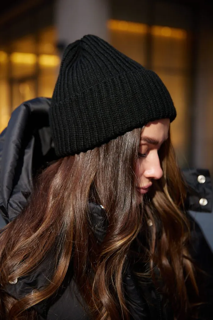 Шапка жіноча чорна Фото - 1