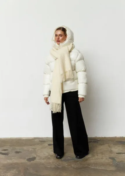 Пуховик жіночий з лакової тканини молоко