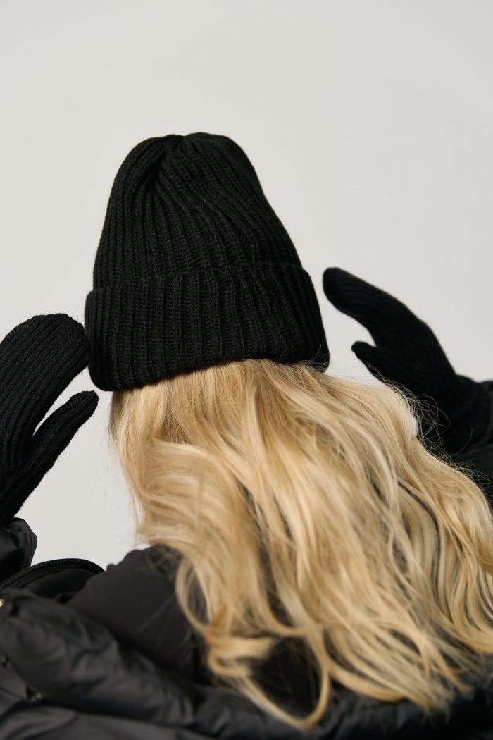 IMG_5740 (1) Шапка жіноча чорна Фото - 5