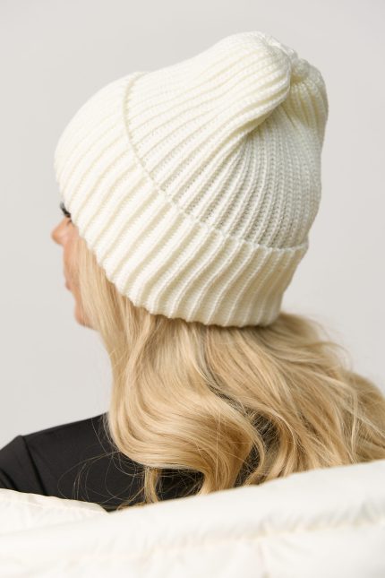 Шапка жіноча молочна