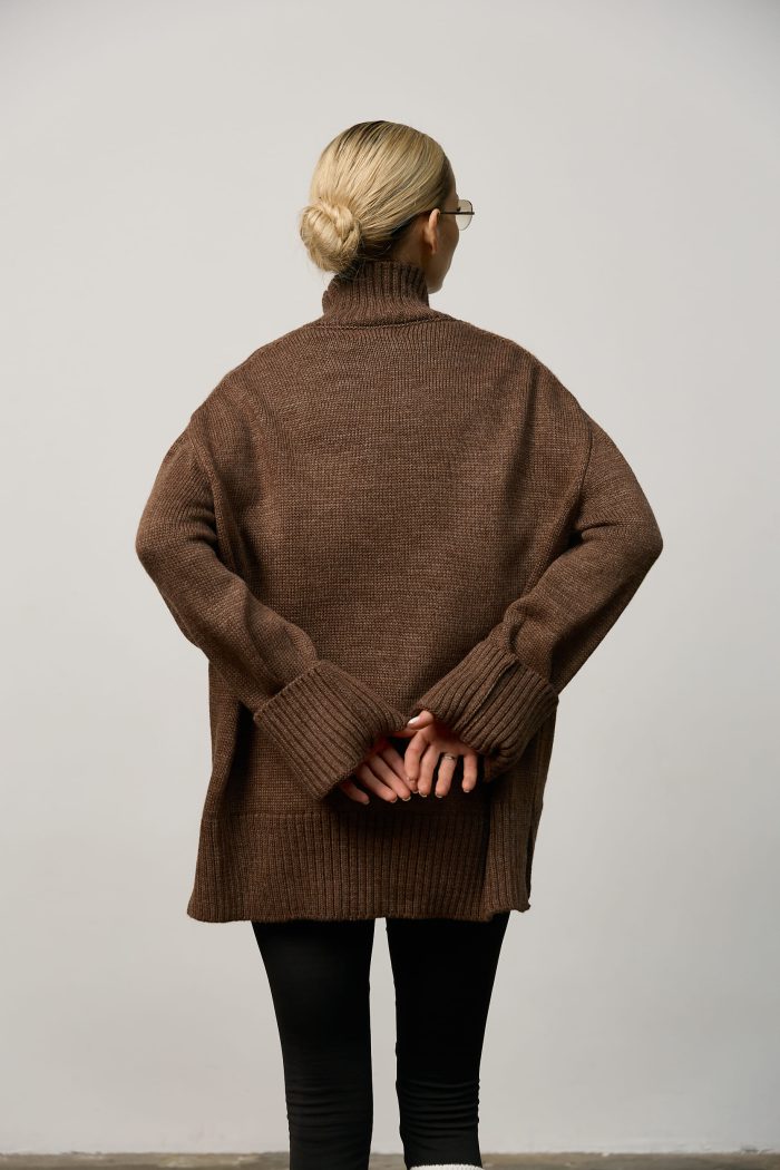 Вʼязаний светр oversize під горло жіночий шоколад Фото - 4
