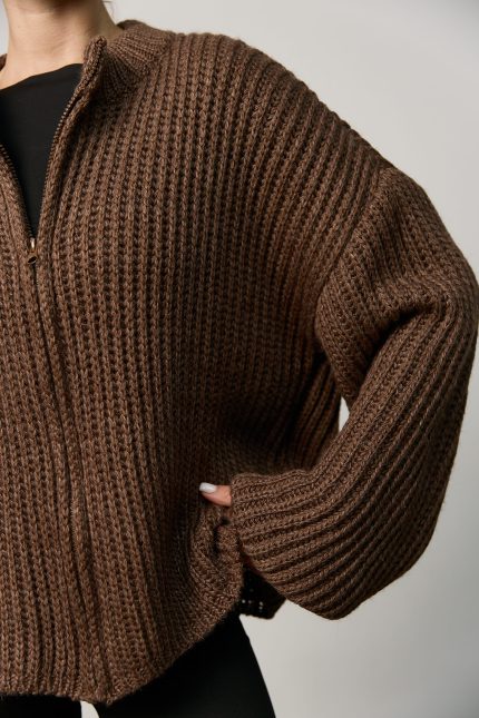 Вʼязаний светр oversize на блискавці жіночий шоколад