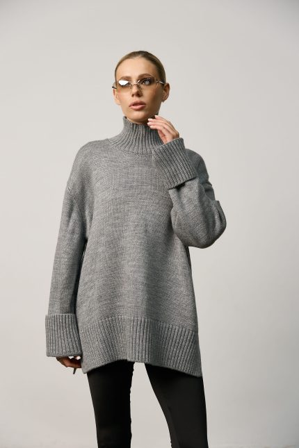 Вʼязаний светр oversize під горло жіночий сірий