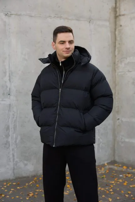 Пуховик чоловічий з капюшоном чорний