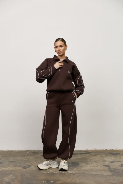 Костюм жіночий з хвилястим лампасом шоколад