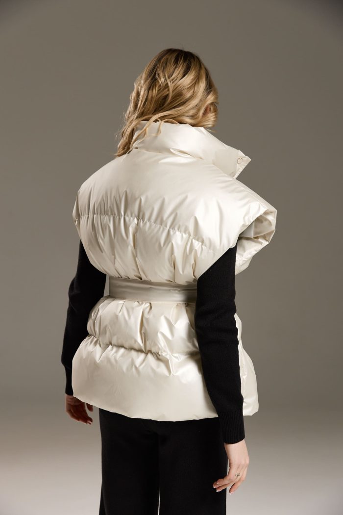 Жилетка NEW з поясом жіноча молочна Фото - 5