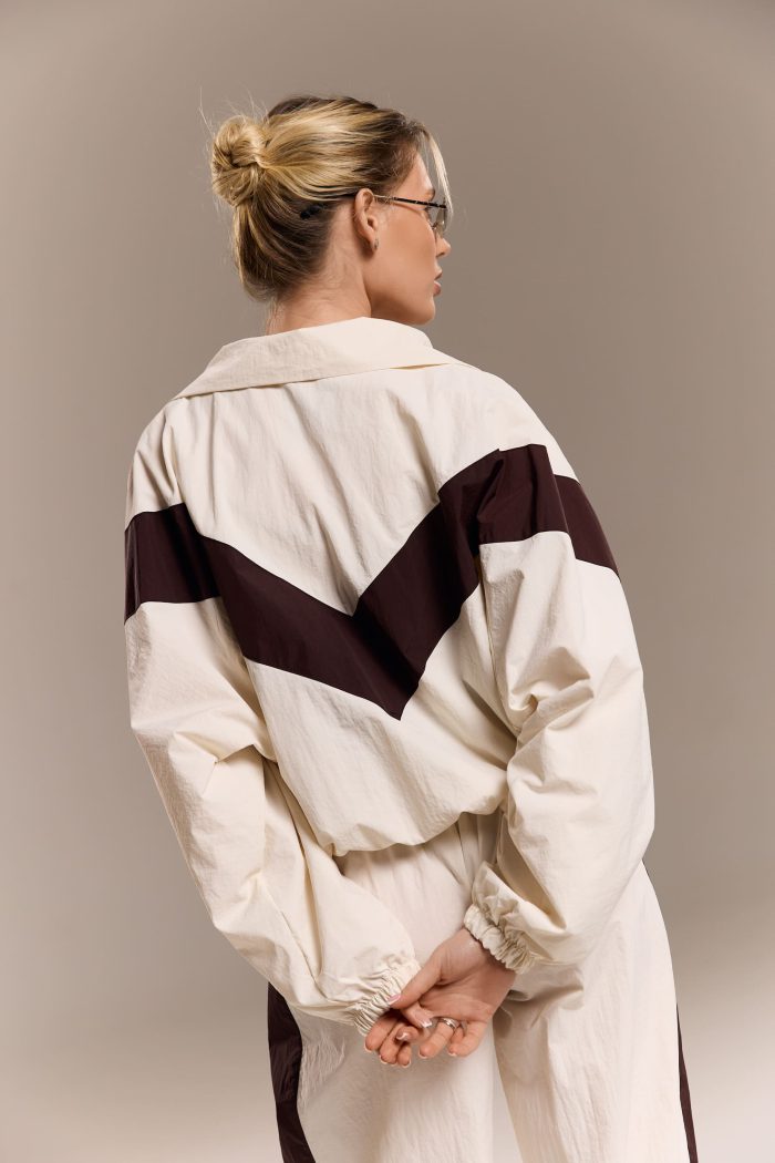 Костюм з плащівки жіночий молочний Фото - 3