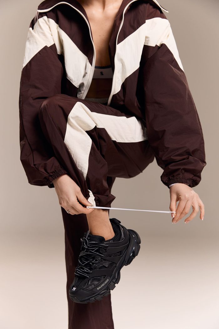 Костюм з плащівки жіночий шоколад Фото - 2