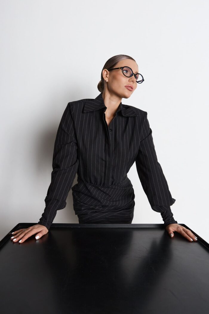 Сукня-сорочка у смужку чорна Фото - 2