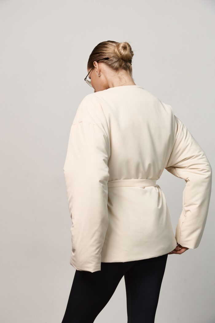 IMG_1865 Куртка з поясом жіноча демісезонна молочна Фото - 4