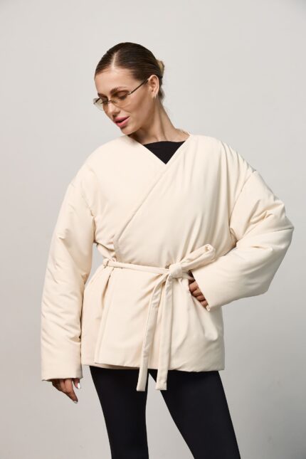 Куртка з поясом жіноча демісезонна молочна