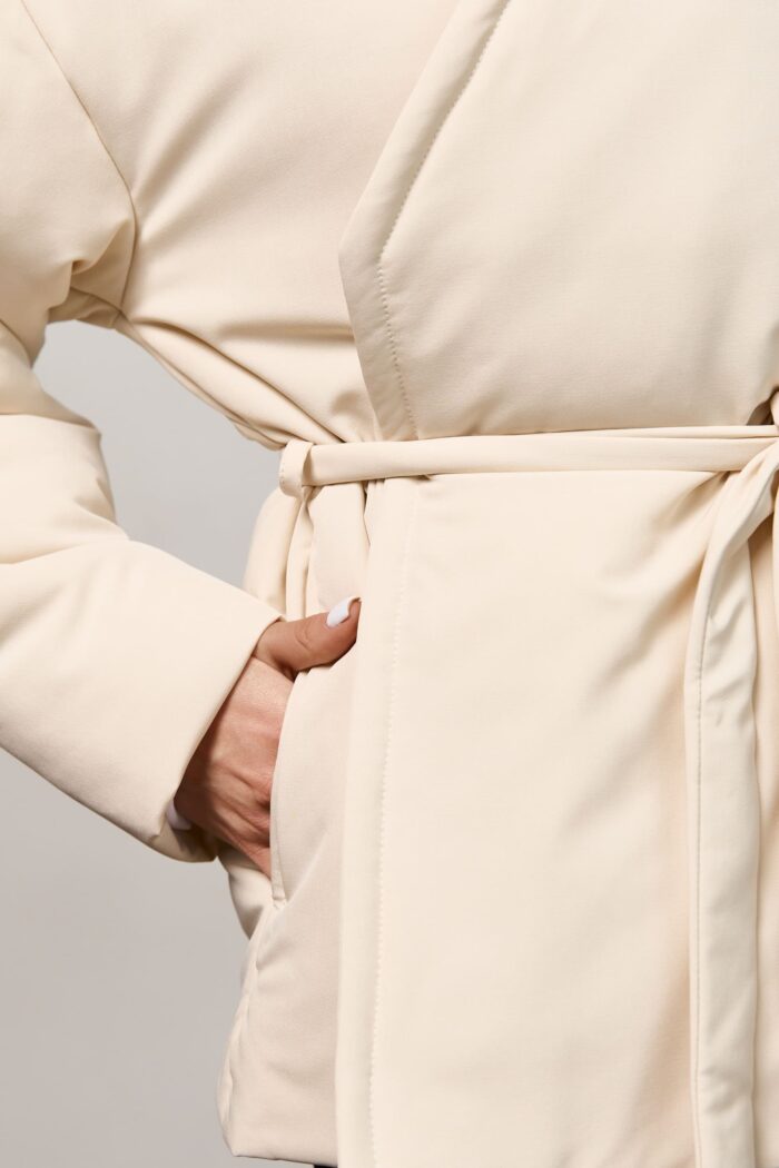 Куртка з поясом жіноча демісезонна молочна Фото - 3