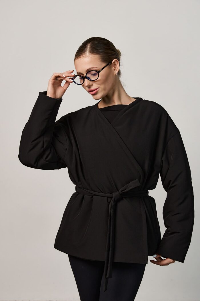 Куртка з поясом жіноча демісезонна чорна Фото - 3