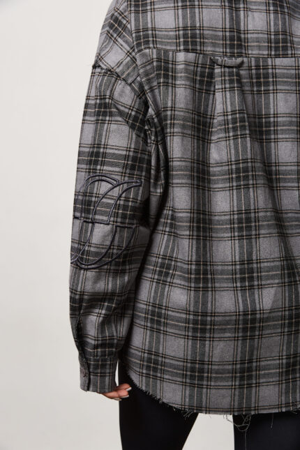 Сорочка жіноча у клітинку з необробленим краєм графіт