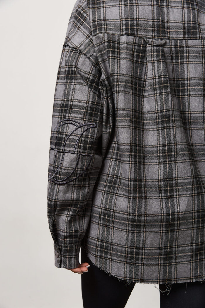Сорочка жіноча у клітинку з необробленим краєм графіт Фото - 2